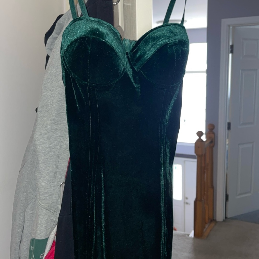 JLuxe label velvet green dress